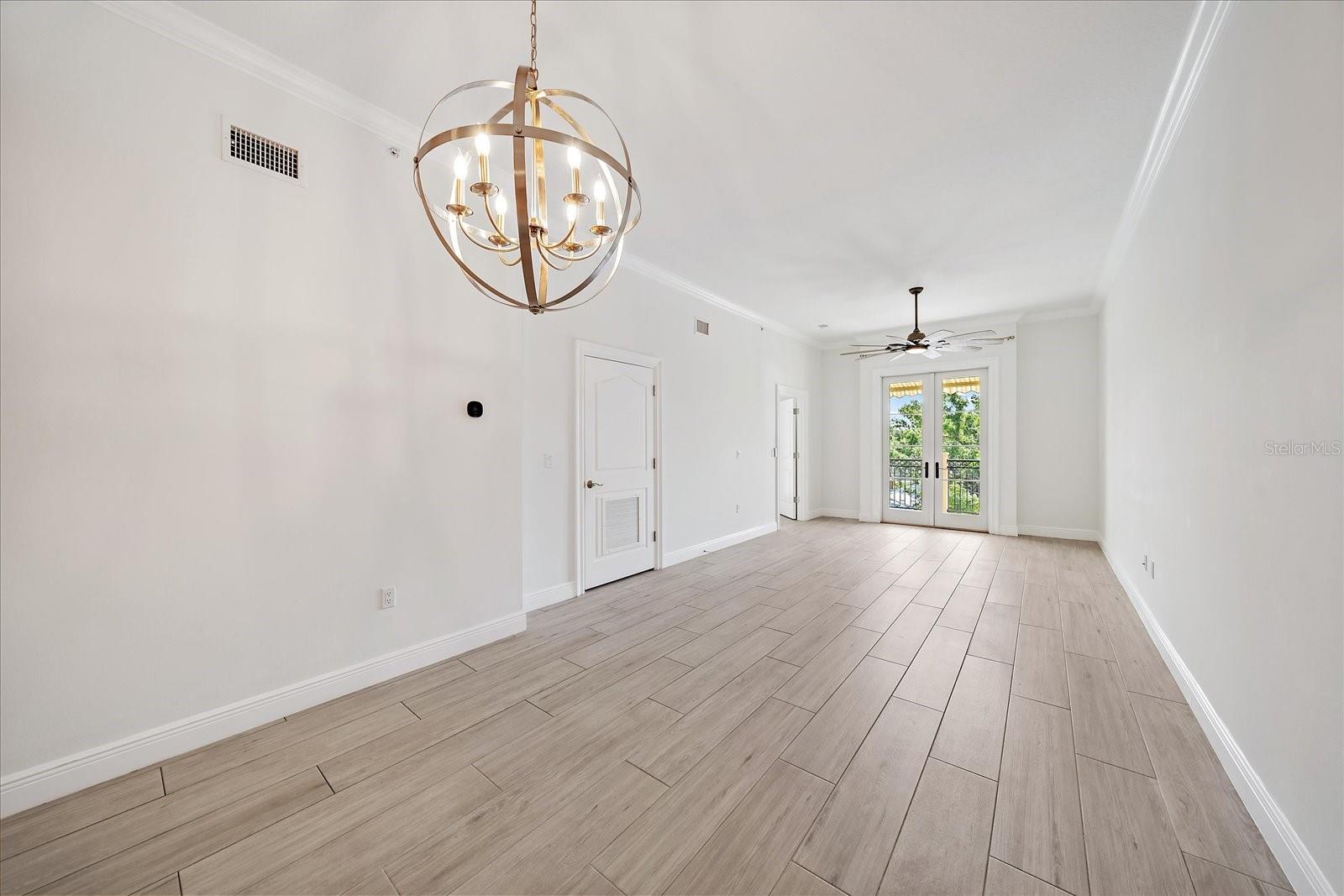 Image 11 of 35 For 555 Orange Avenue 307