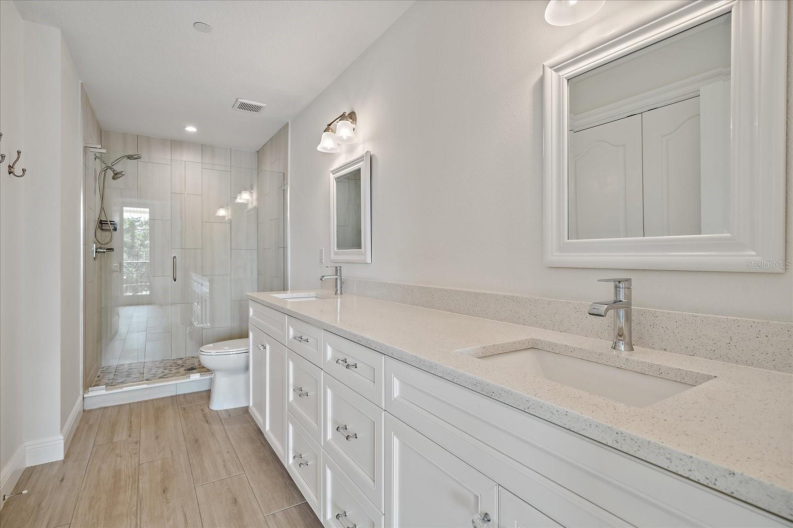 Image 17 of 35 For 555 Orange Avenue 307