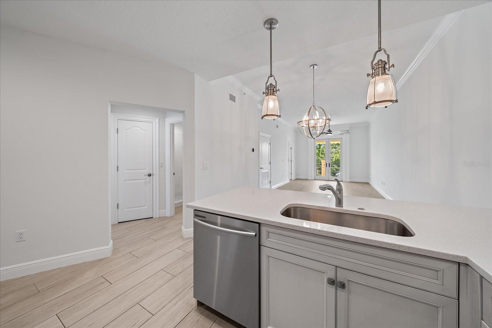 Image 3 of 35 For 555 Orange Avenue 307