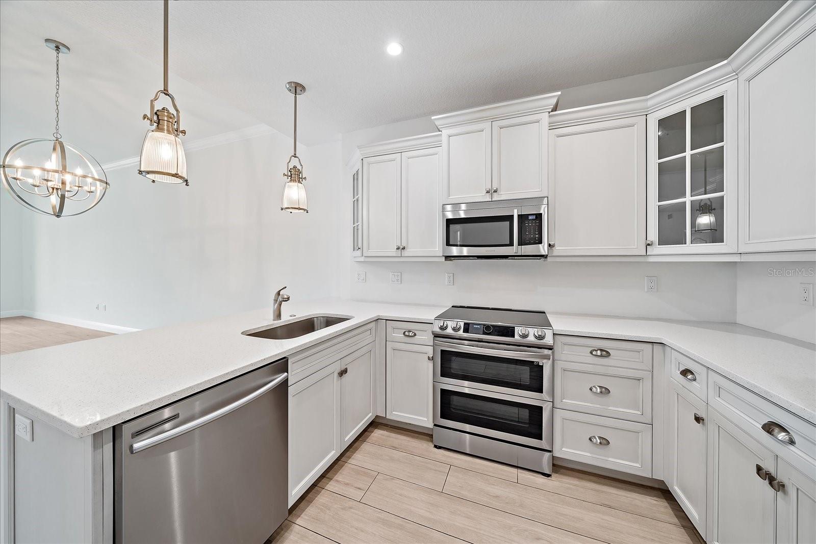 Image 4 of 35 For 555 Orange Avenue 307
