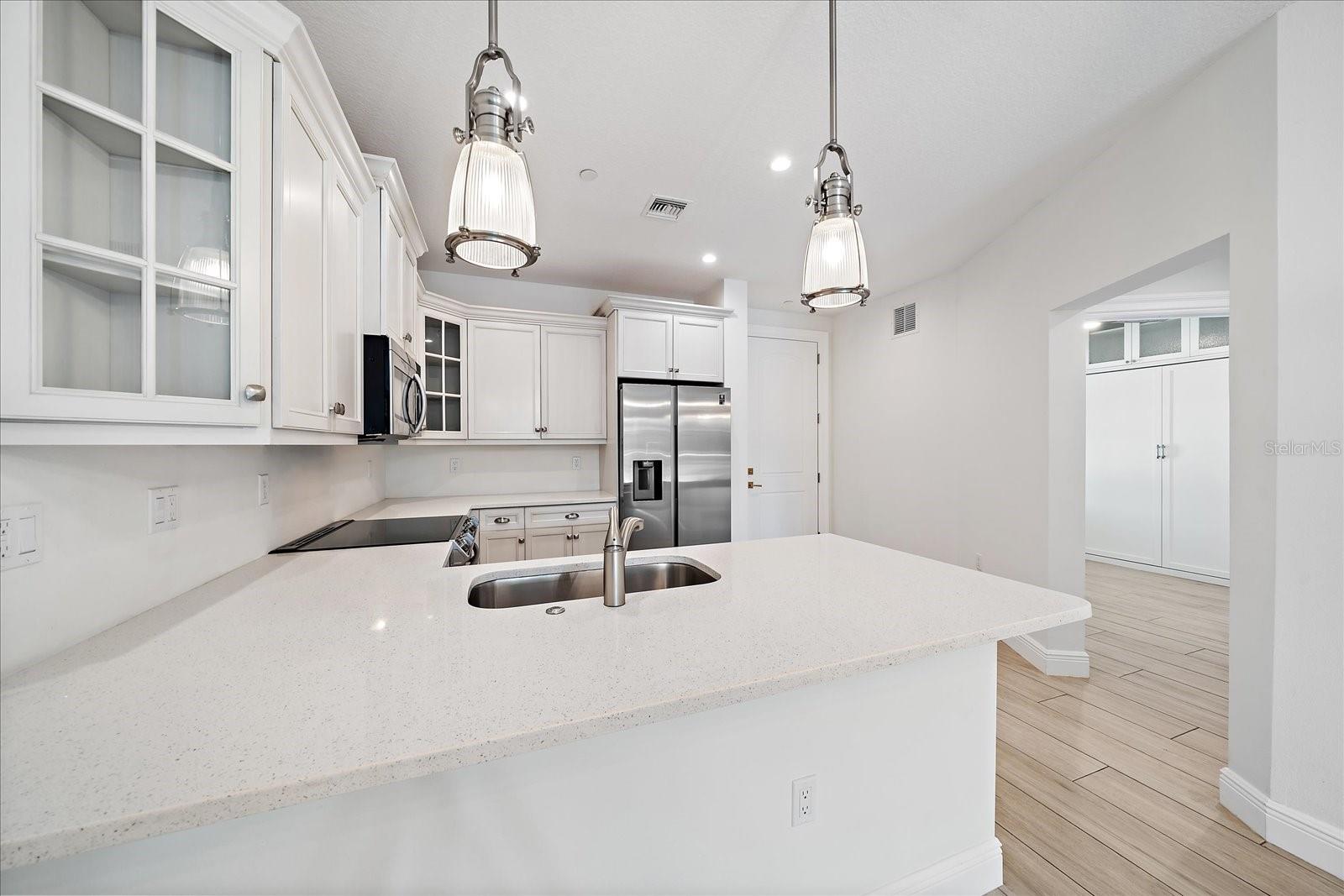 Image 7 of 35 For 555 Orange Avenue 307