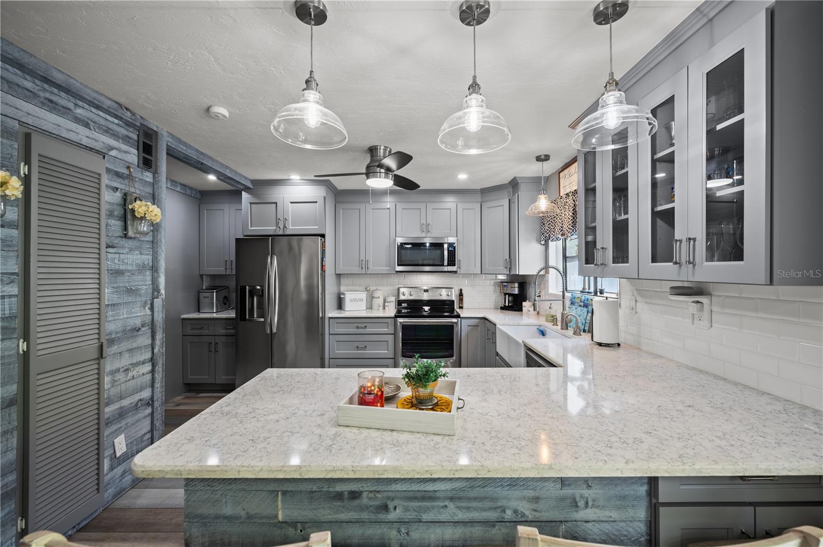 Image 11 of 27 For 4001 Beneva Road 334