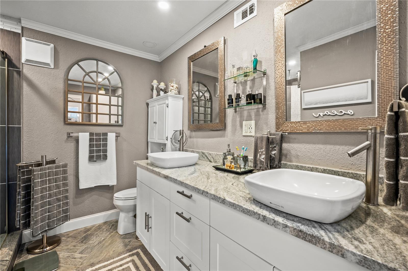 Image 15 of 27 For 4001 Beneva Road 334