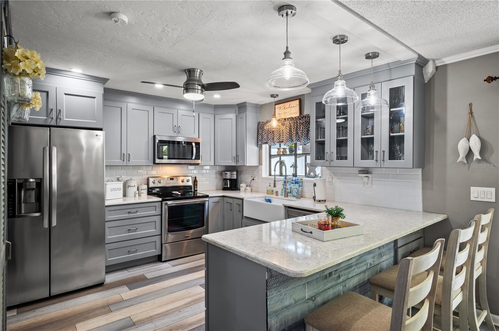 Image 4 of 27 For 4001 Beneva Road 334