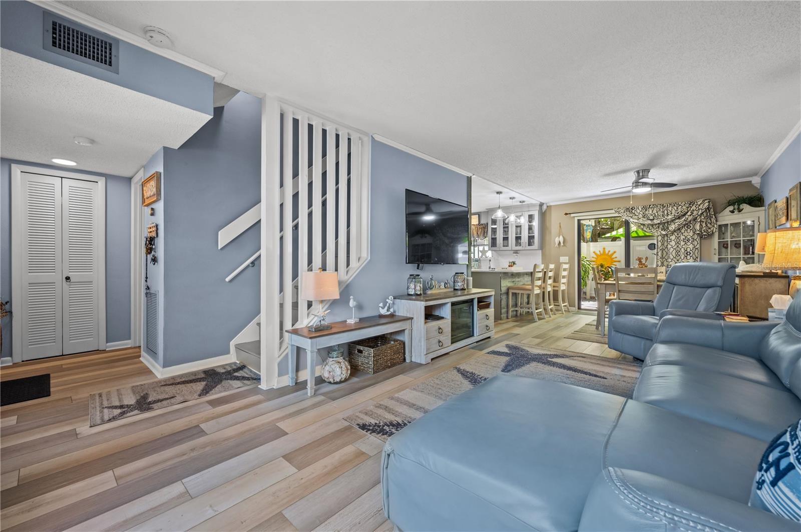Image 6 of 27 For 4001 Beneva Road 334