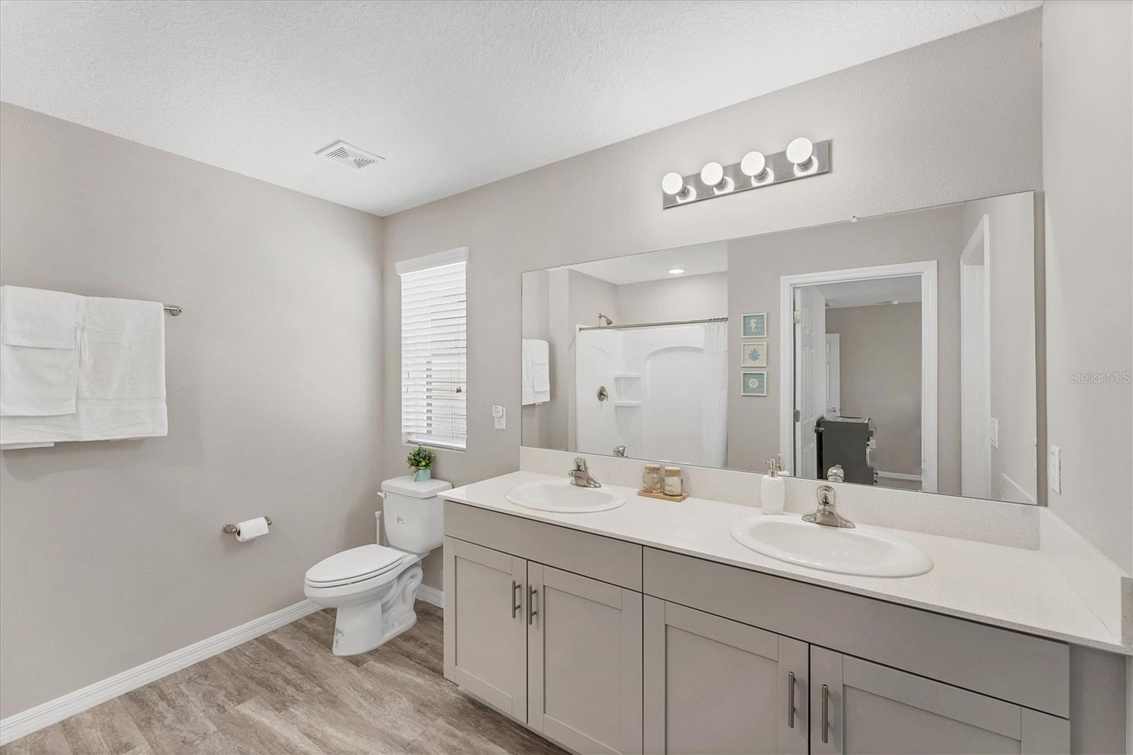Image 20 of 60 For 13013 Oak Hill Way
