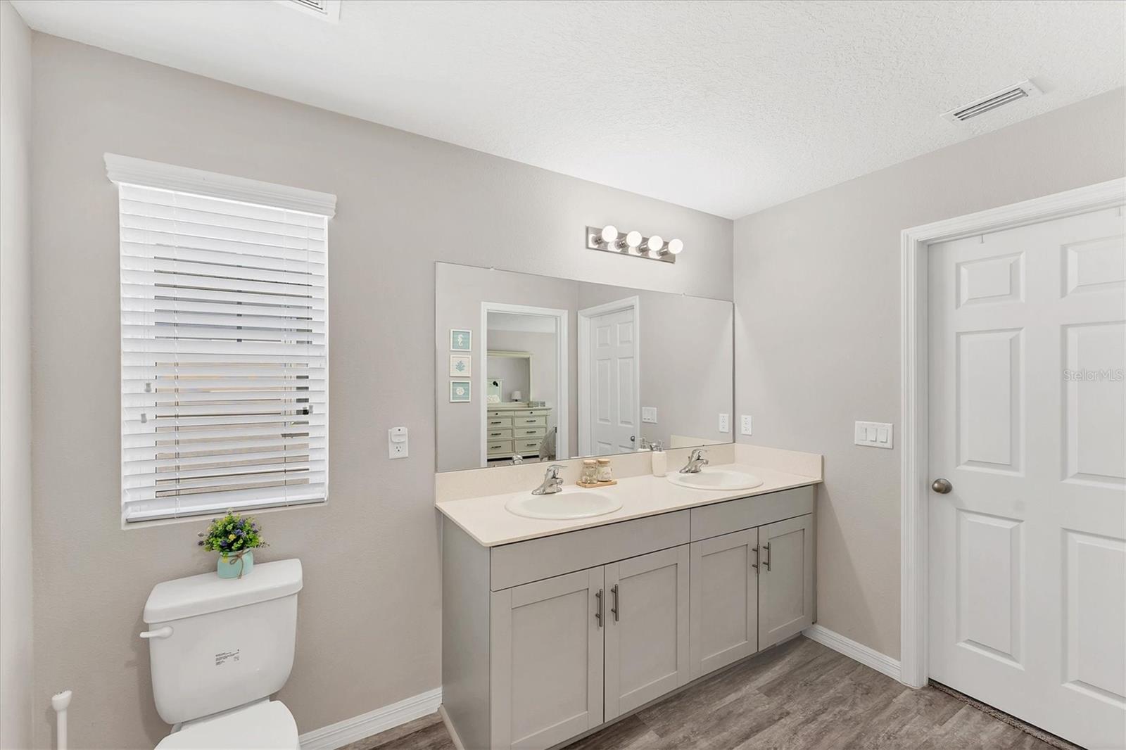 Image 21 of 60 For 13013 Oak Hill Way
