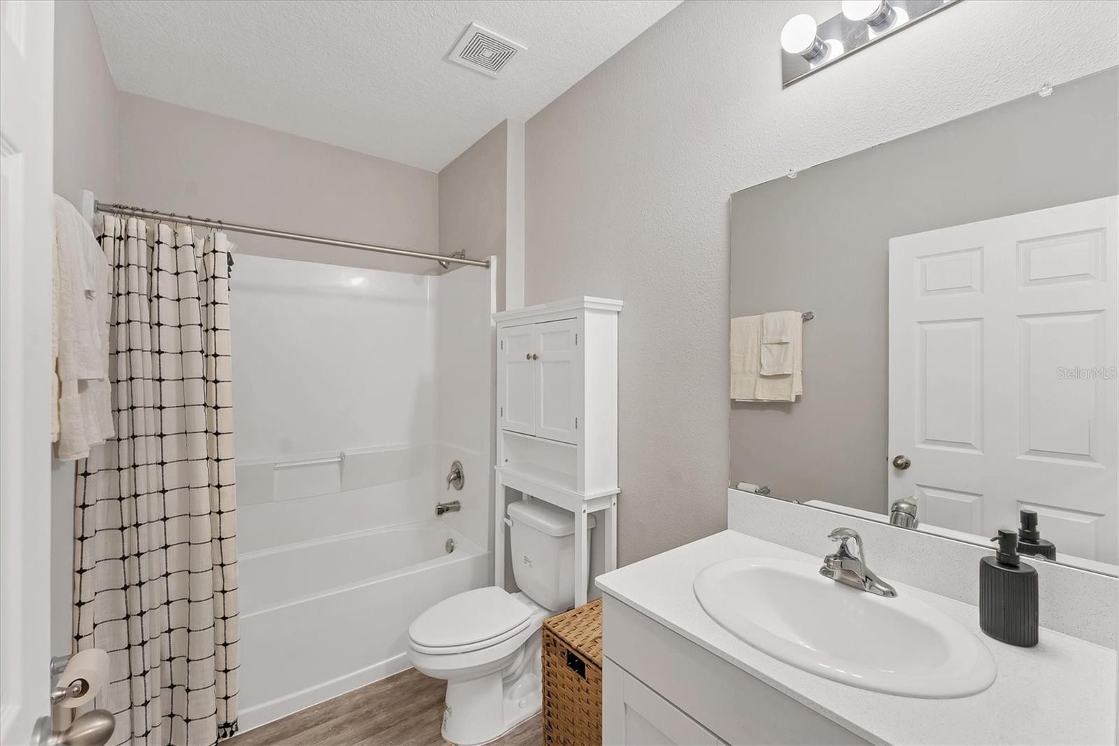 Image 28 of 60 For 13013 Oak Hill Way