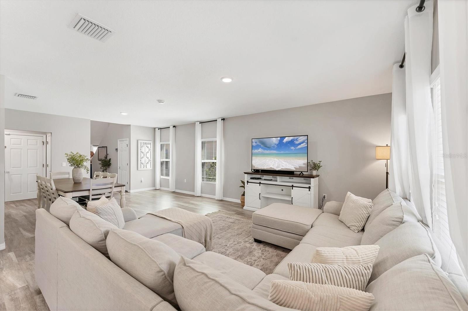 Image 5 of 60 For 13013 Oak Hill Way