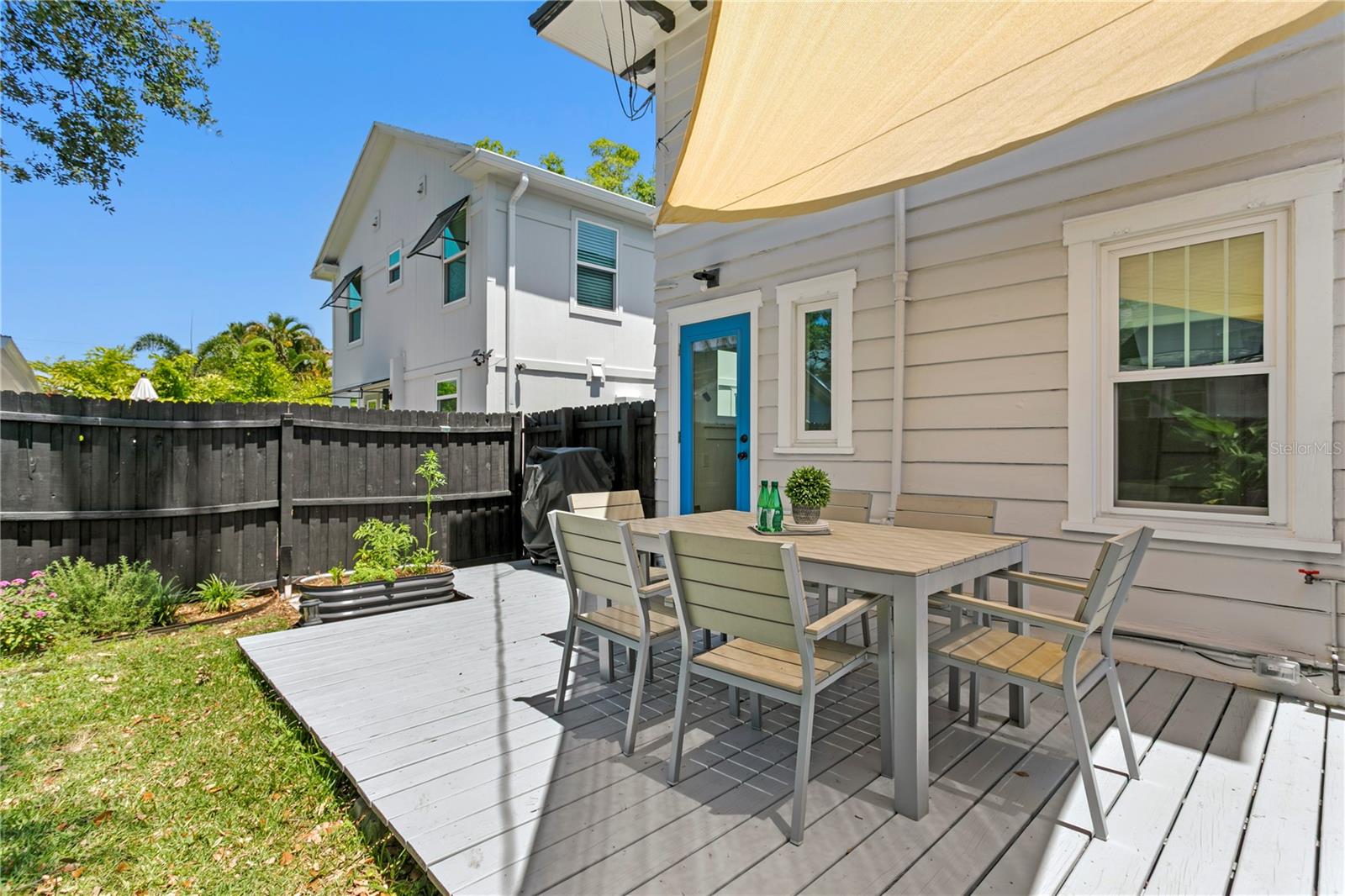 Listing photo id 44 for 1140 Oak Street Ne