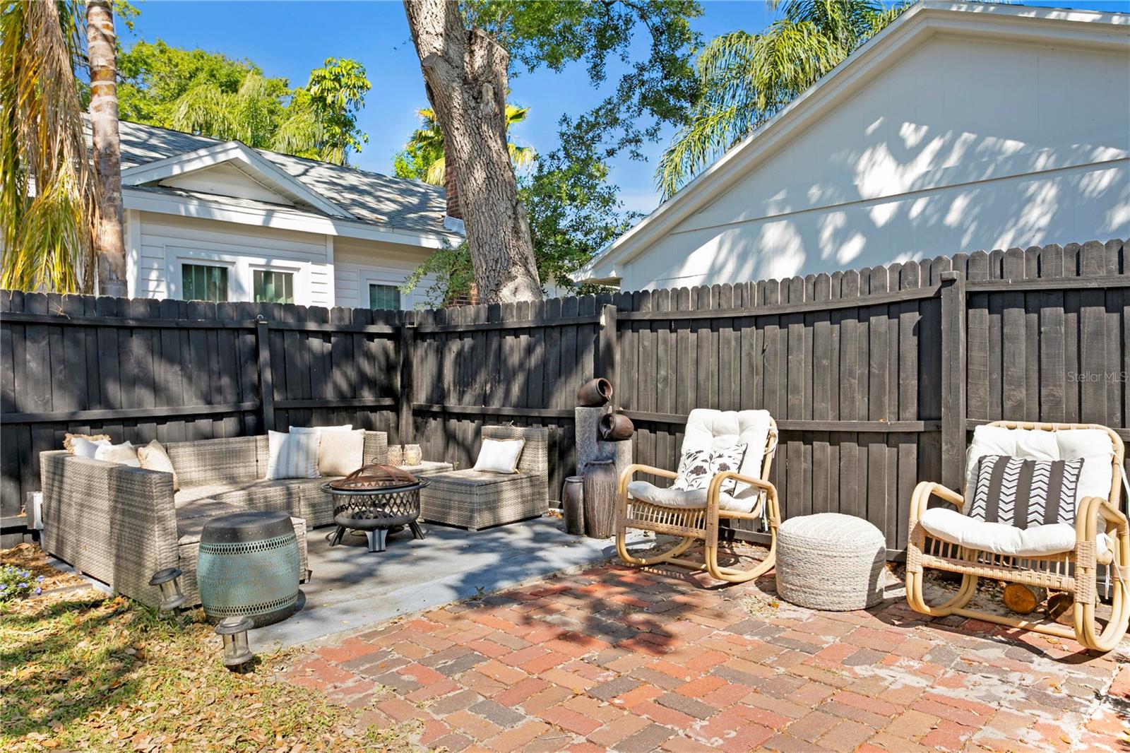 Listing photo id 48 for 1140 Oak Street Ne