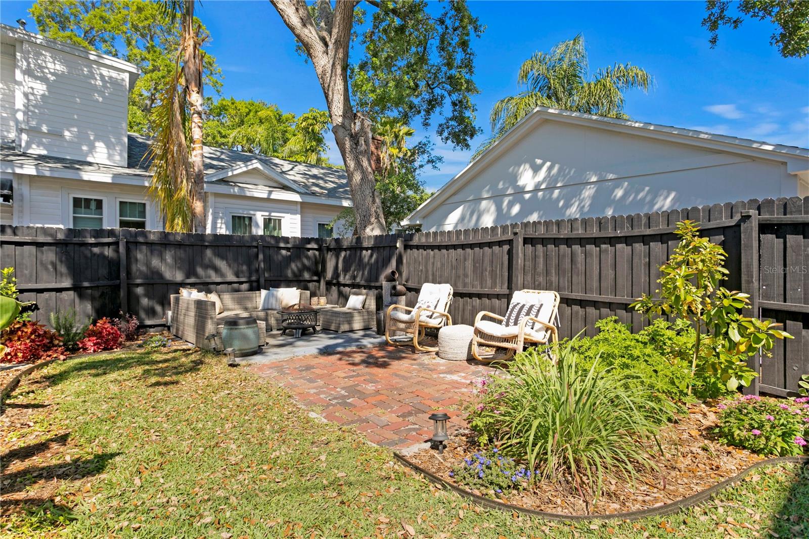 Listing photo id 51 for 1140 Oak Street Ne