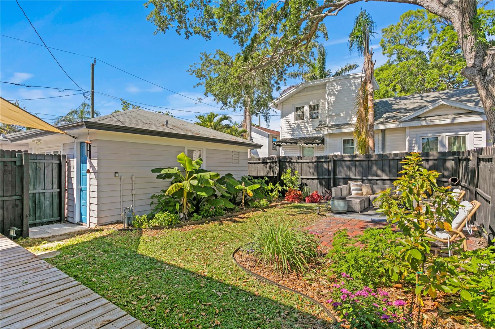 Listing photo id 53 for 1140 Oak Street Ne