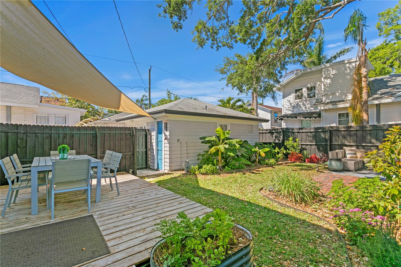 Listing photo id 54 for 1140 Oak Street Ne