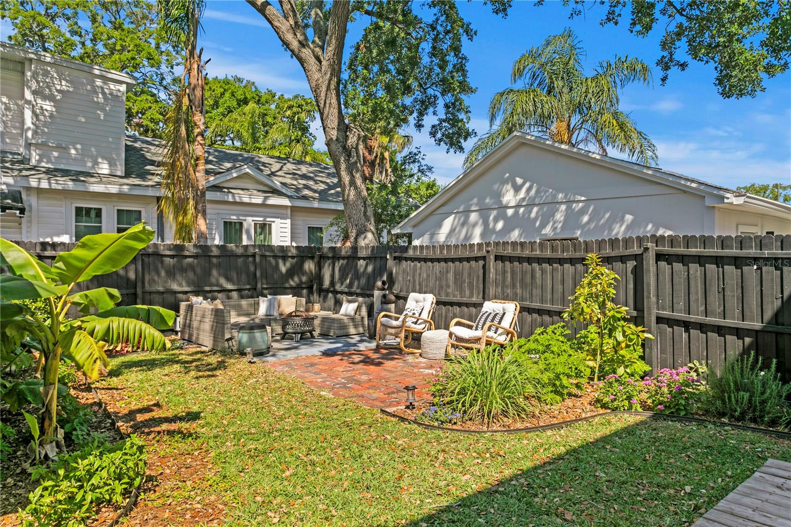 Listing photo id 55 for 1140 Oak Street Ne
