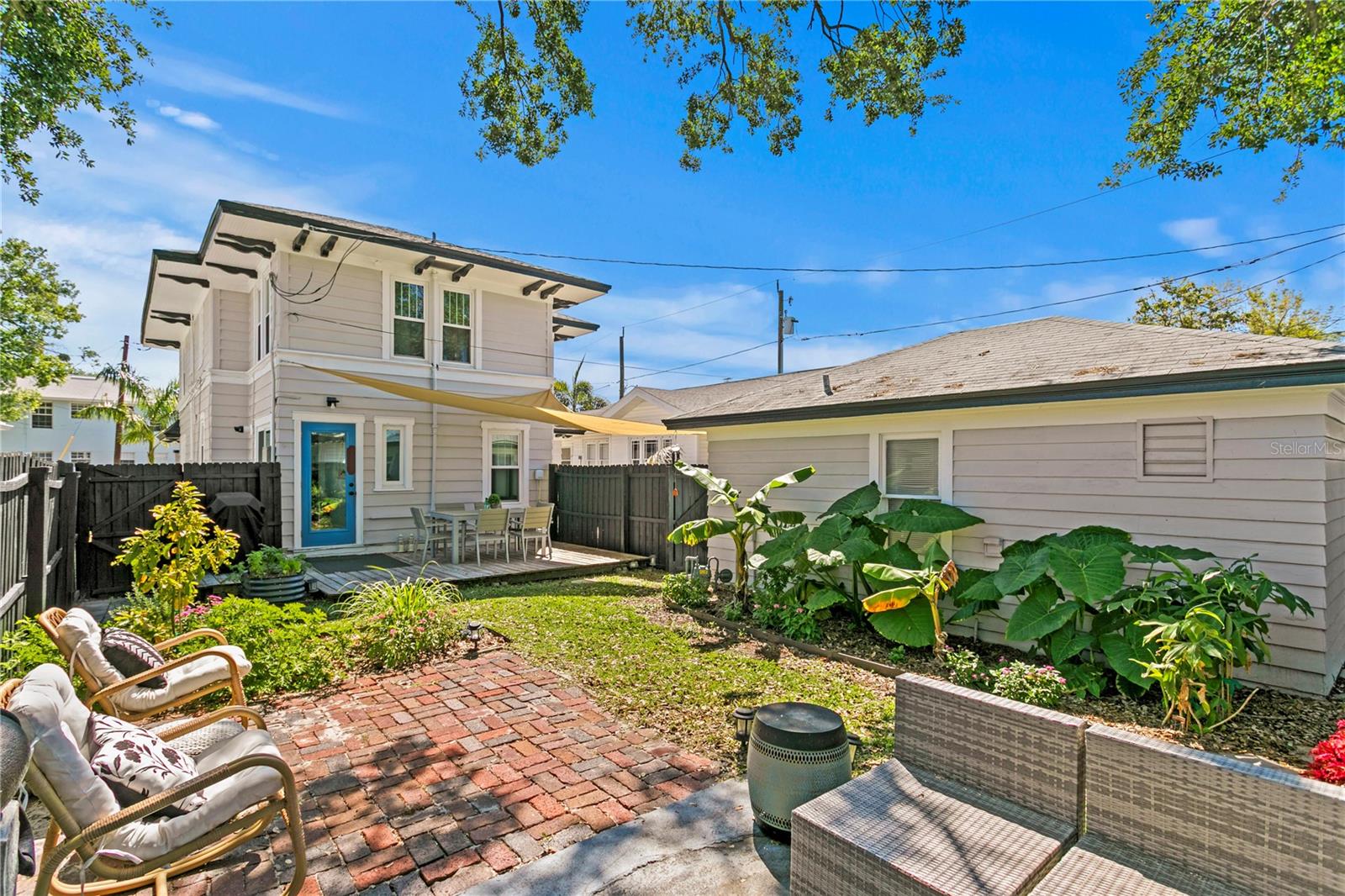 Listing photo id 56 for 1140 Oak Street Ne