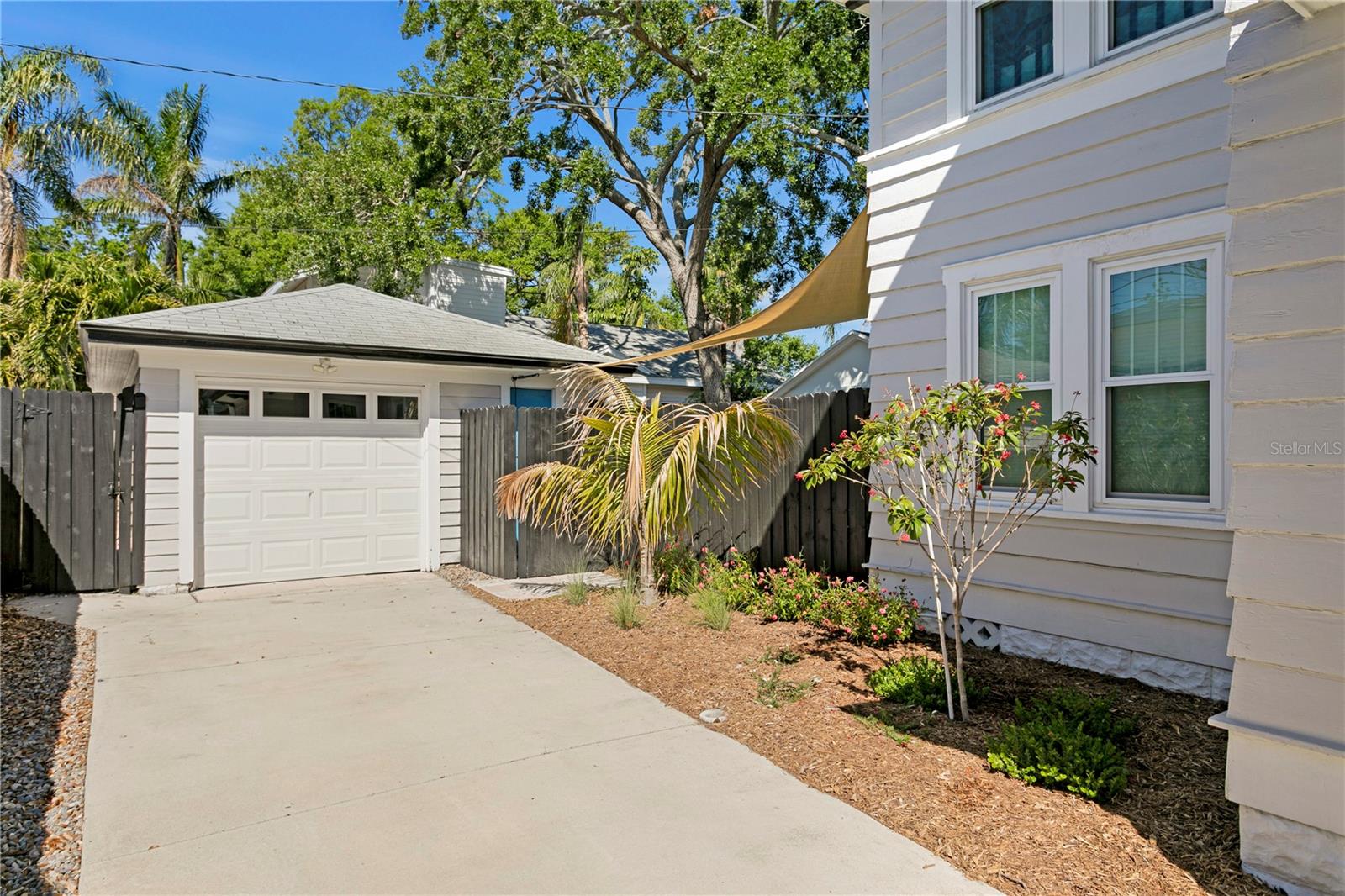 Listing photo id 57 for 1140 Oak Street Ne