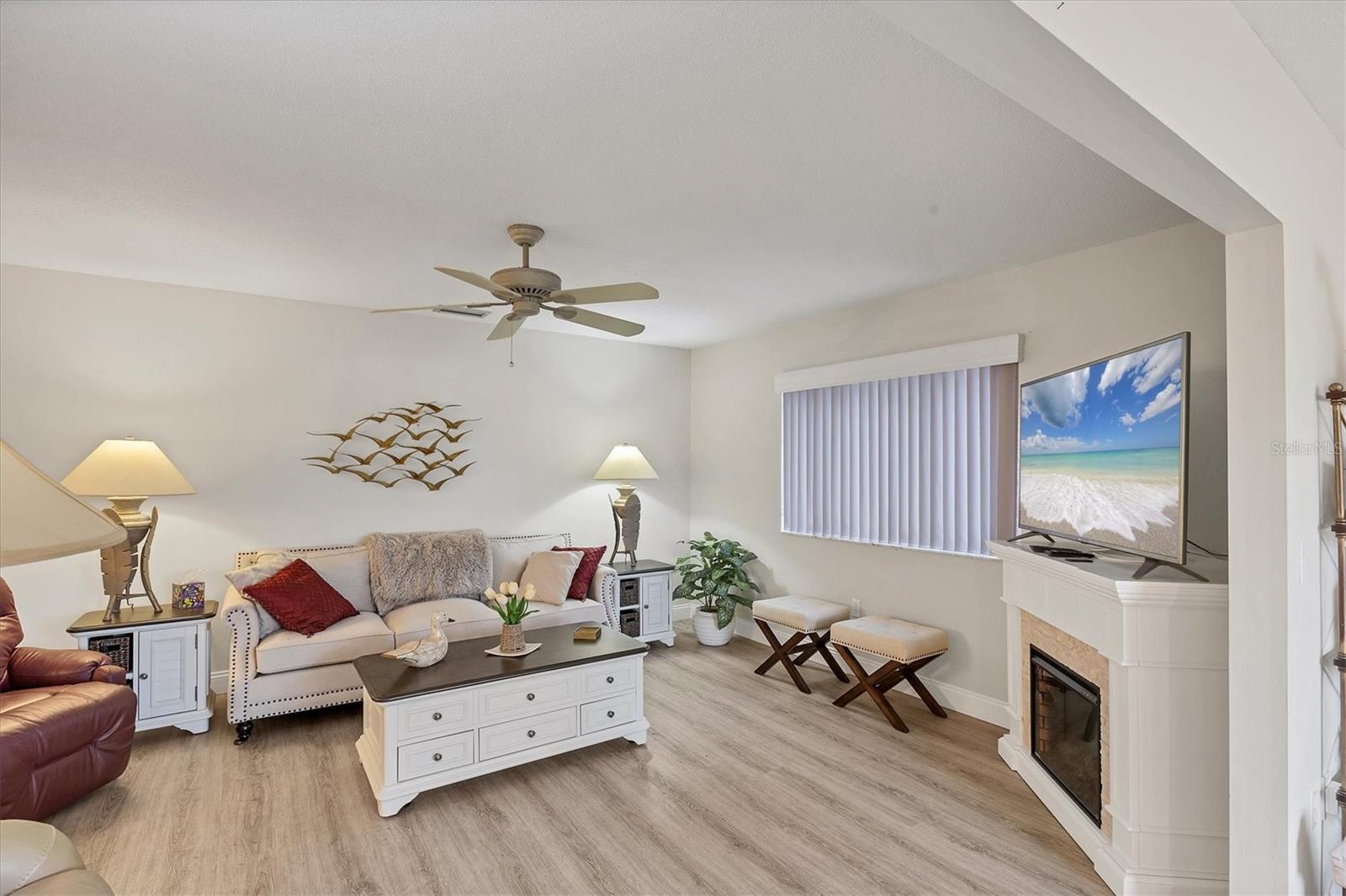 Image 10 of 51 For 3941 Glen Oaks Drive E 32