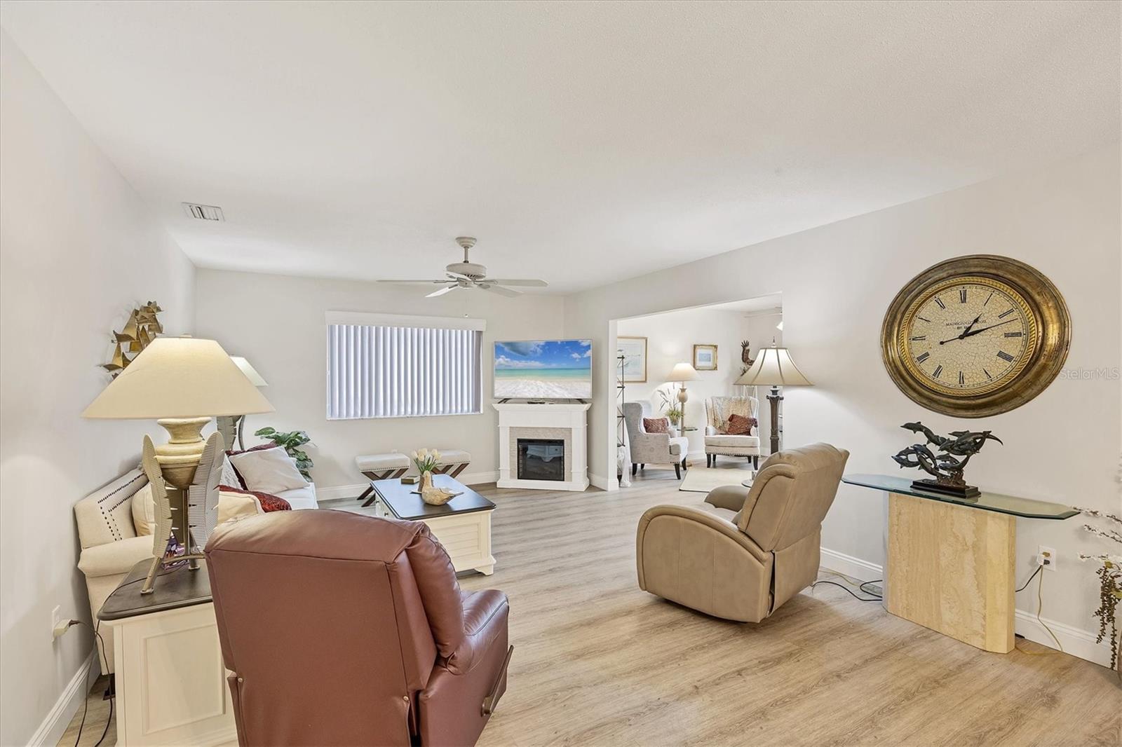 Image 12 of 51 For 3941 Glen Oaks Drive E 32