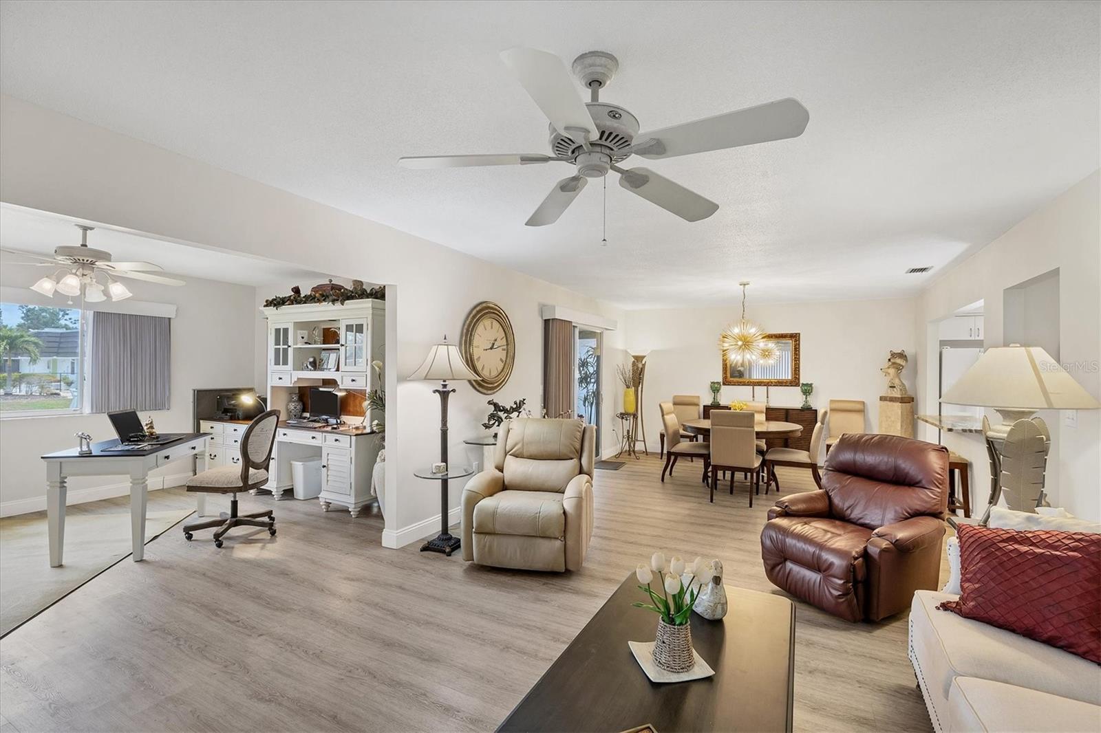 Image 13 of 51 For 3941 Glen Oaks Drive E 32