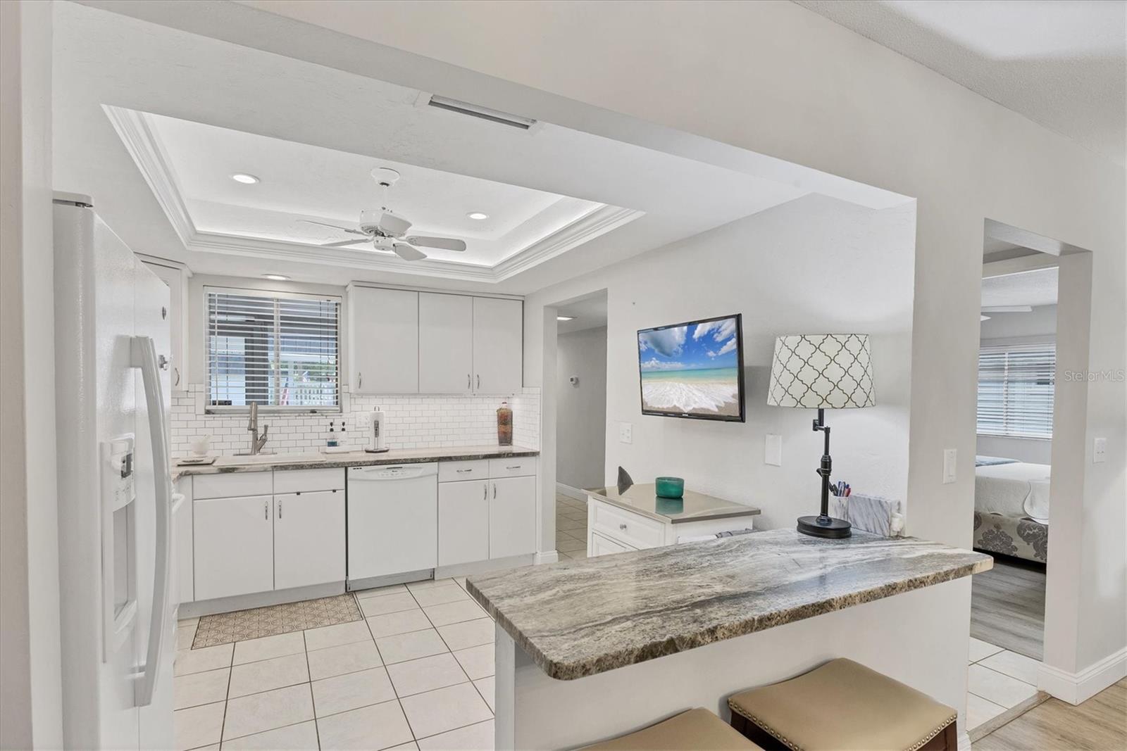 Image 17 of 51 For 3941 Glen Oaks Drive E 32