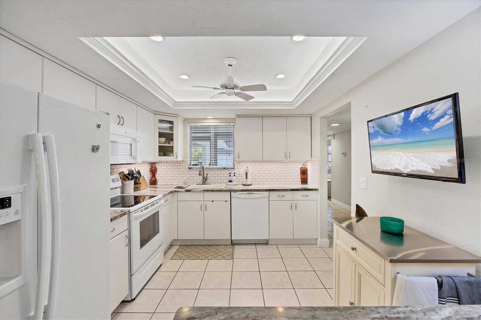 Image 18 of 51 For 3941 Glen Oaks Drive E 32