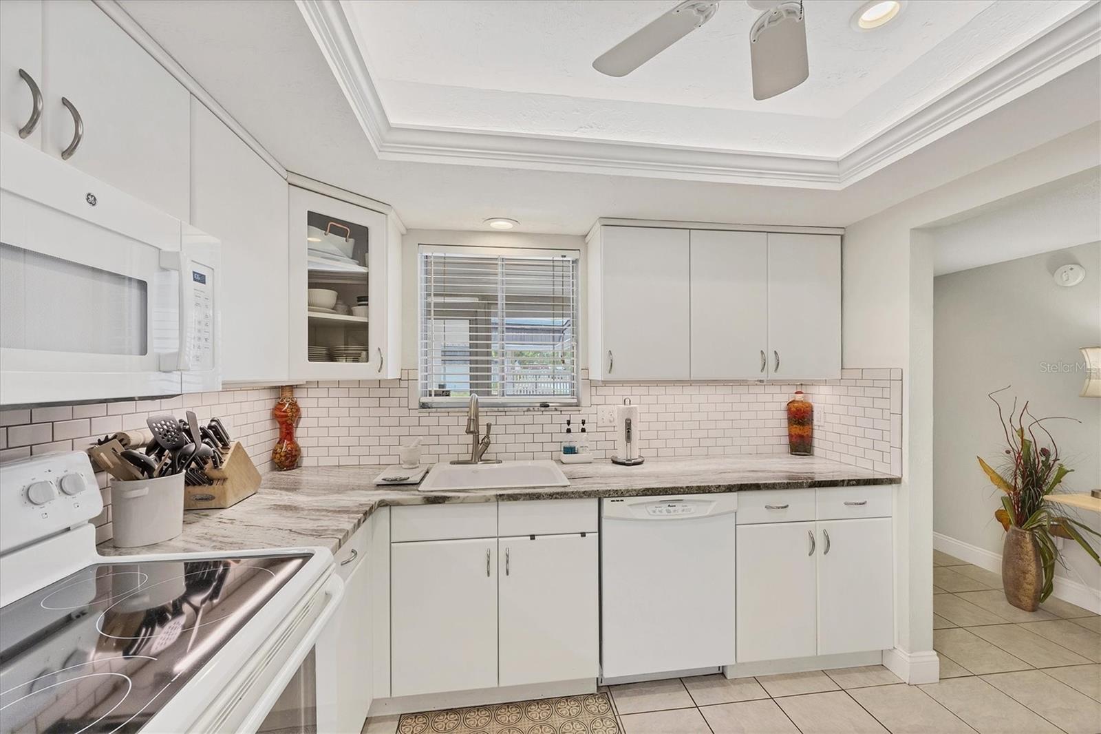 Image 19 of 51 For 3941 Glen Oaks Drive E 32