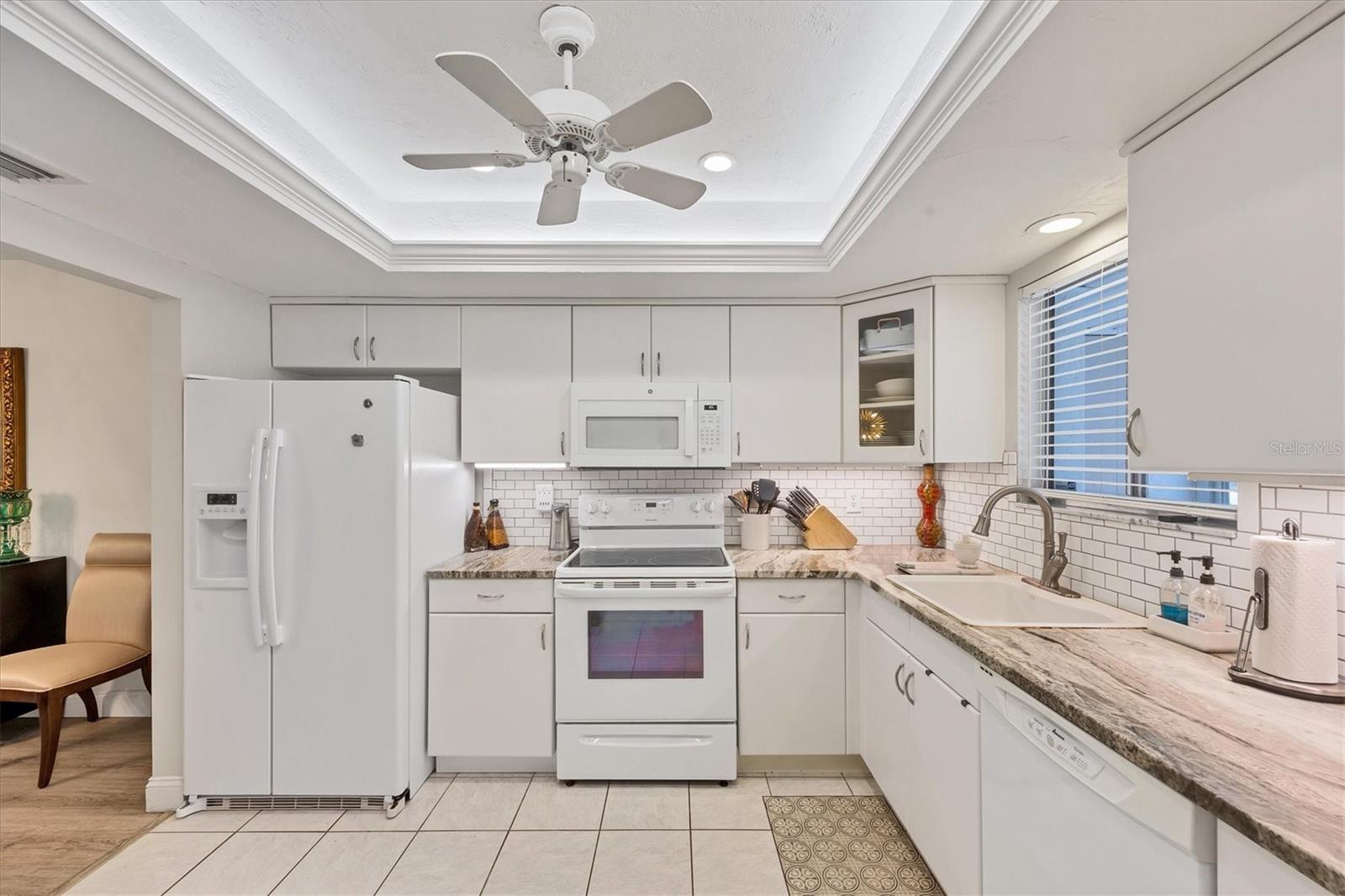 Image 20 of 51 For 3941 Glen Oaks Drive E 32