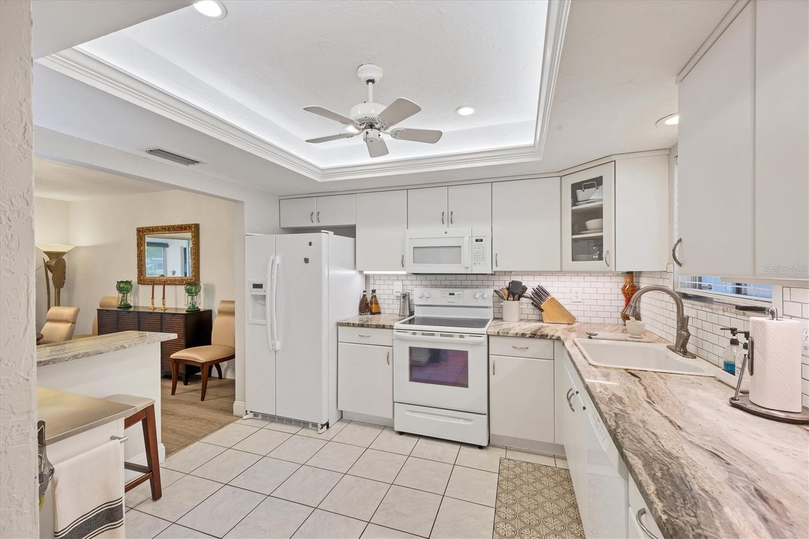Image 21 of 51 For 3941 Glen Oaks Drive E 32