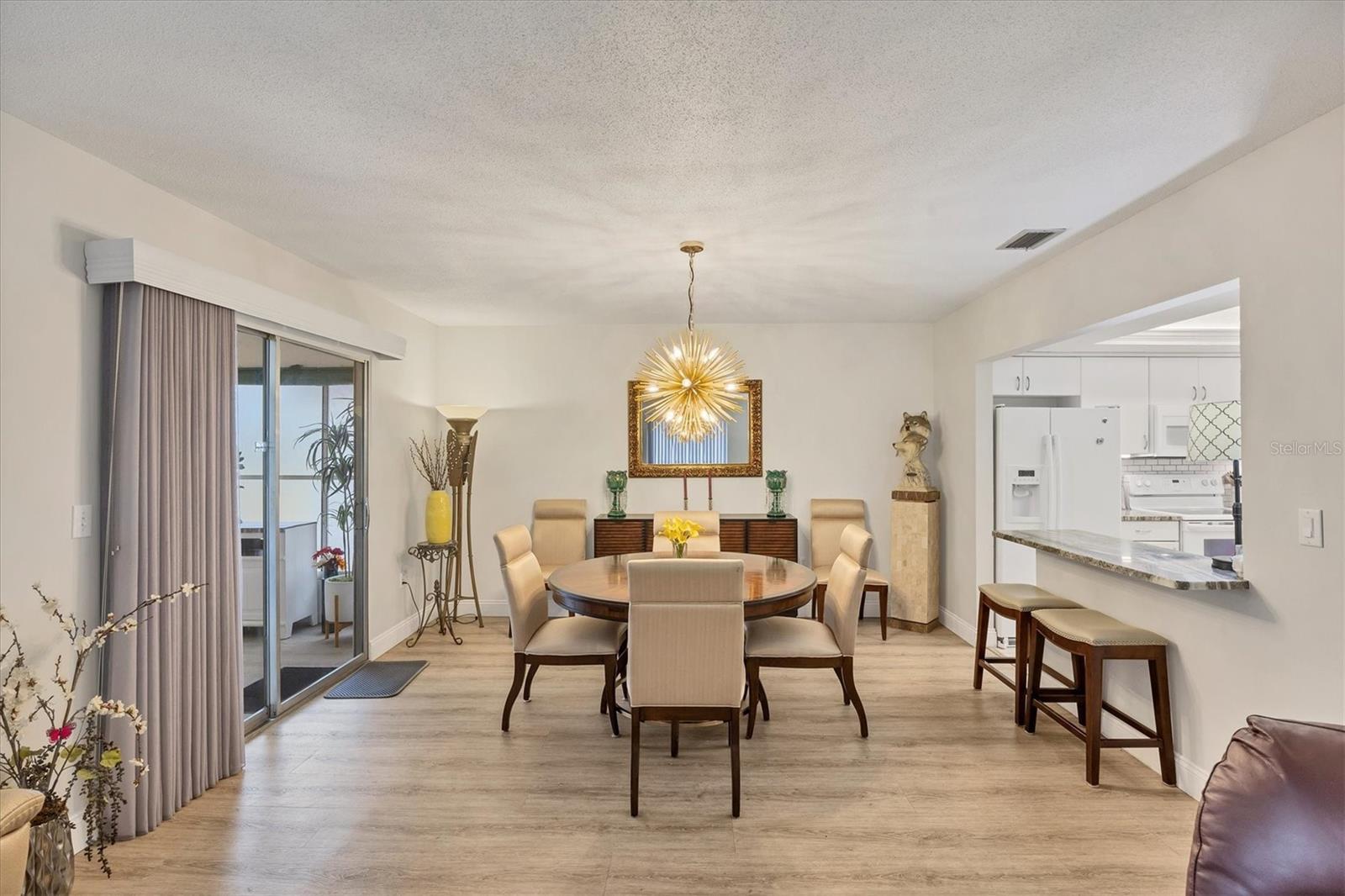 Image 24 of 51 For 3941 Glen Oaks Drive E 32