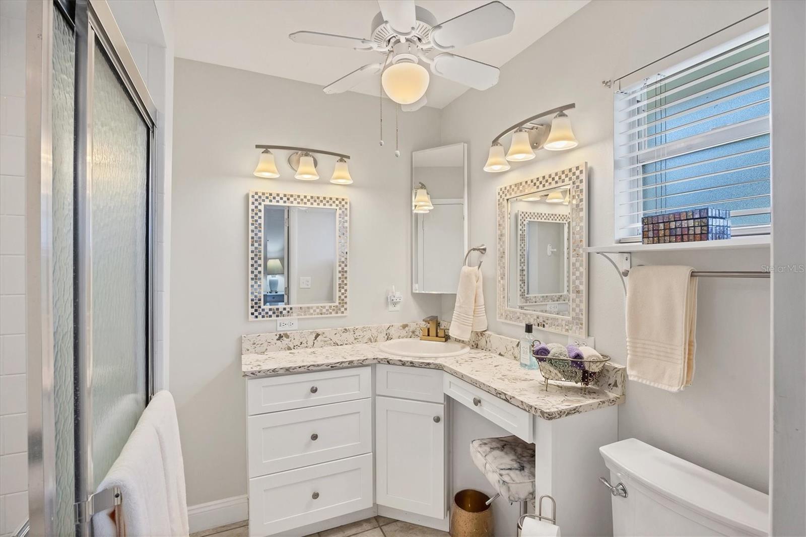 Image 30 of 51 For 3941 Glen Oaks Drive E 32