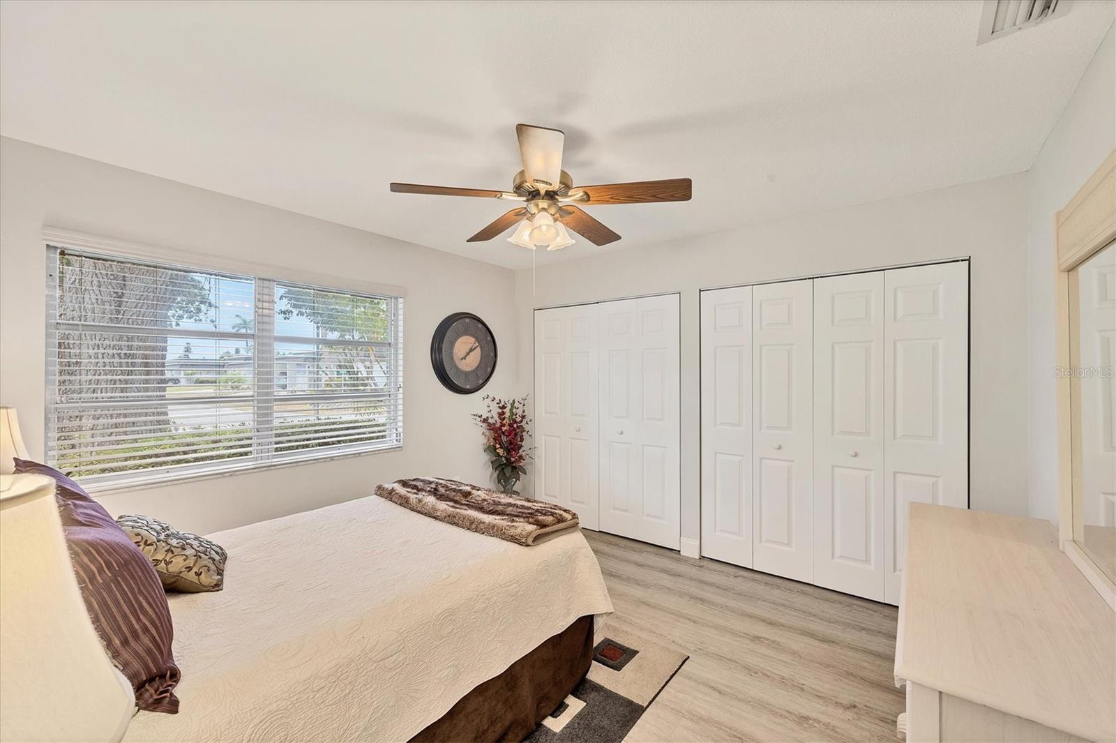Image 34 of 51 For 3941 Glen Oaks Drive E 32
