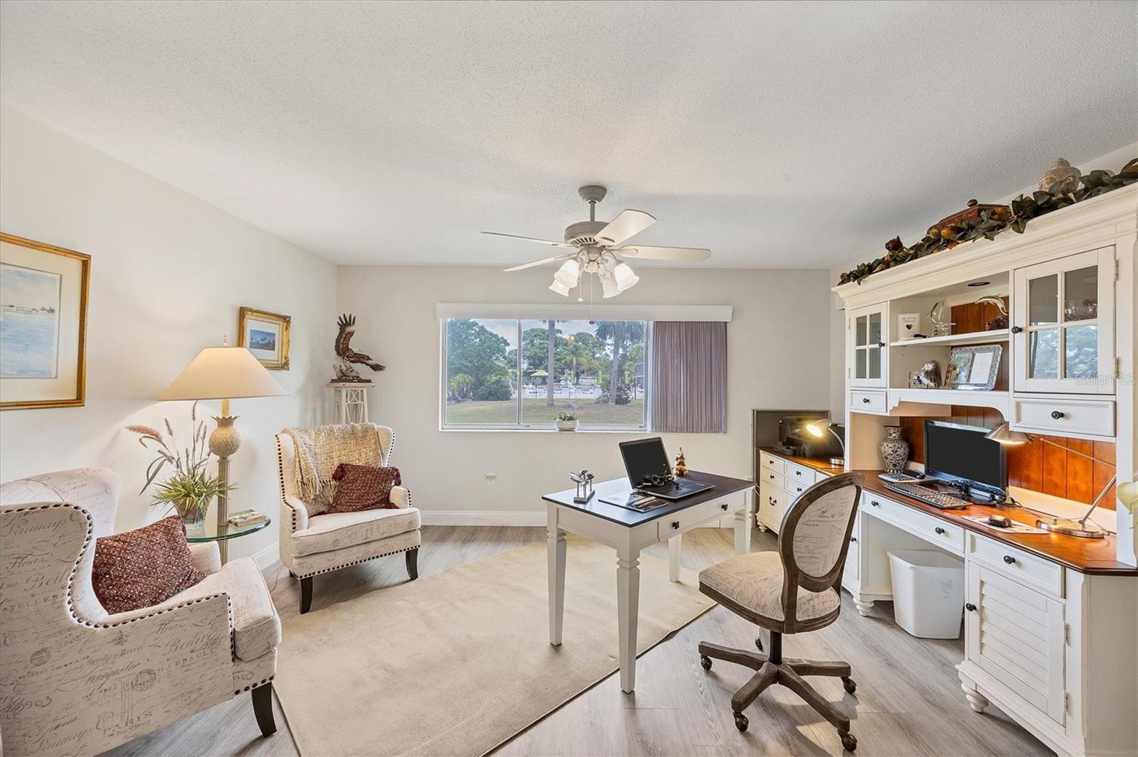 Image 38 of 51 For 3941 Glen Oaks Drive E 32