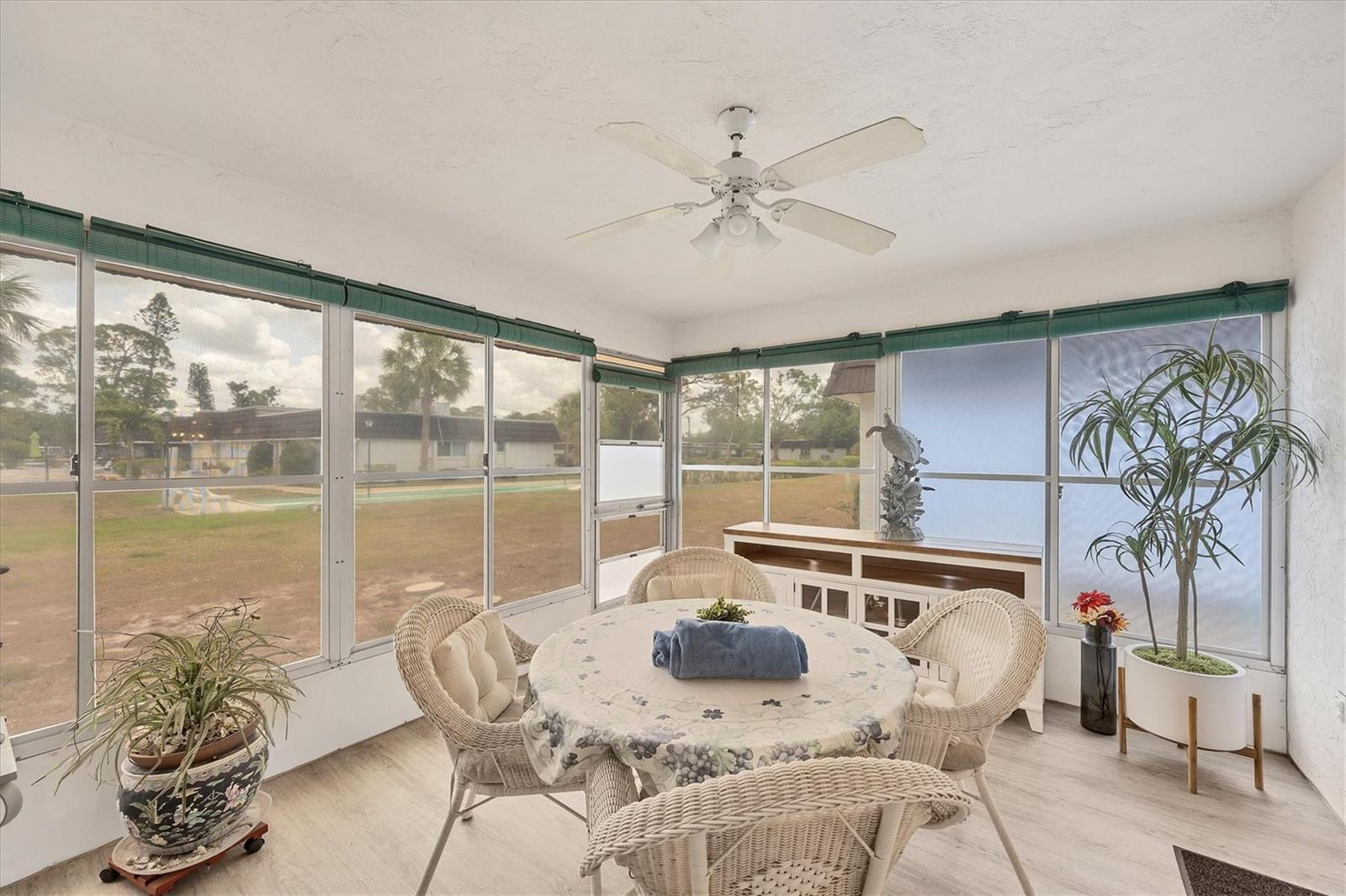 Image 41 of 51 For 3941 Glen Oaks Drive E 32