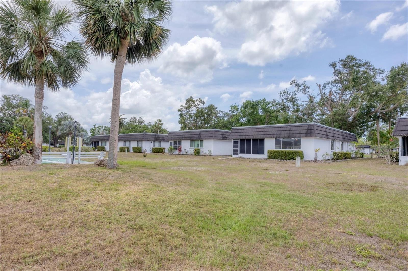 Image 46 of 51 For 3941 Glen Oaks Drive E 32