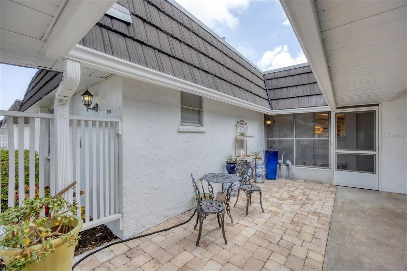 Image 5 of 51 For 3941 Glen Oaks Drive E 32