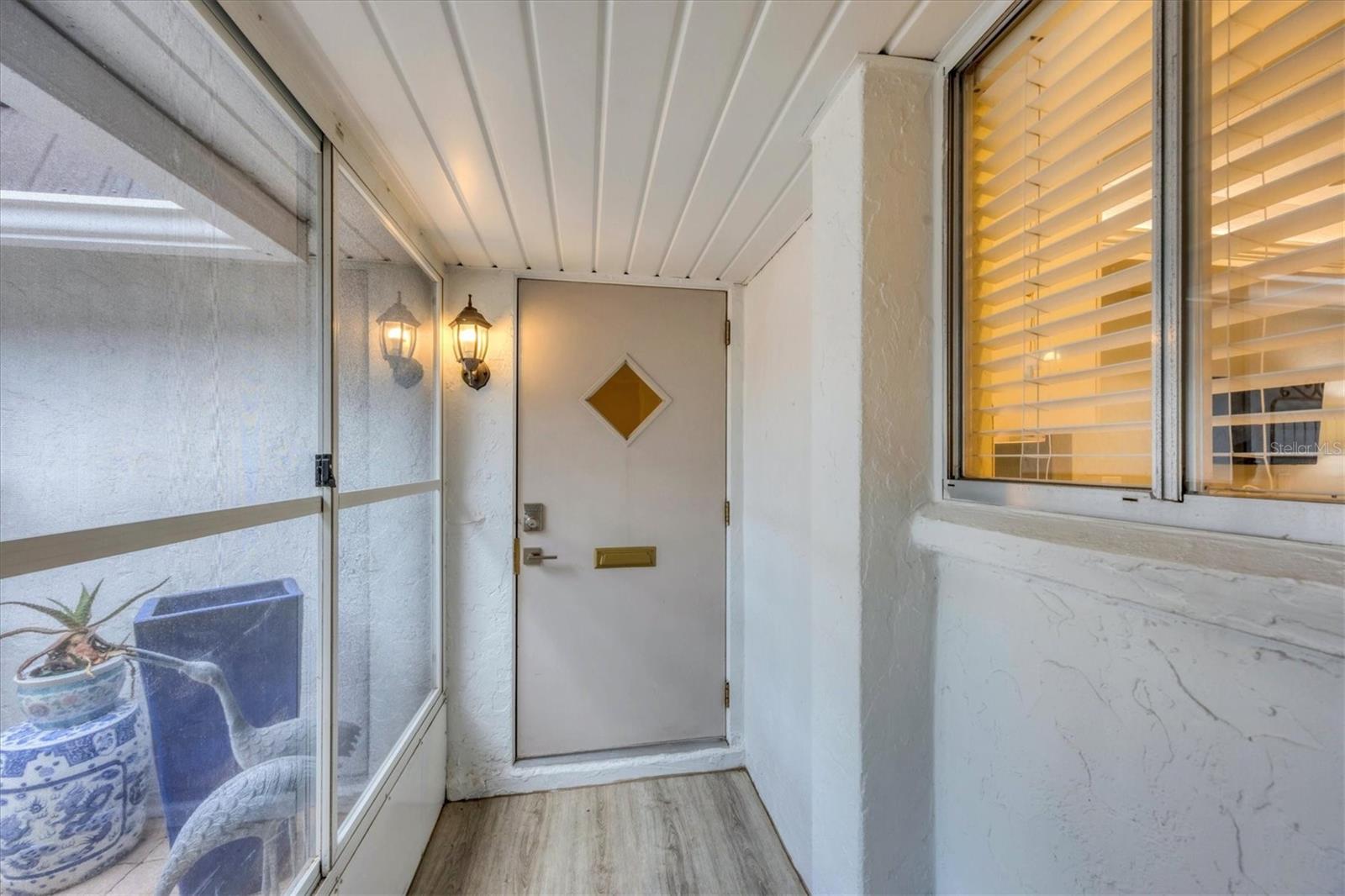 Image 6 of 51 For 3941 Glen Oaks Drive E 32