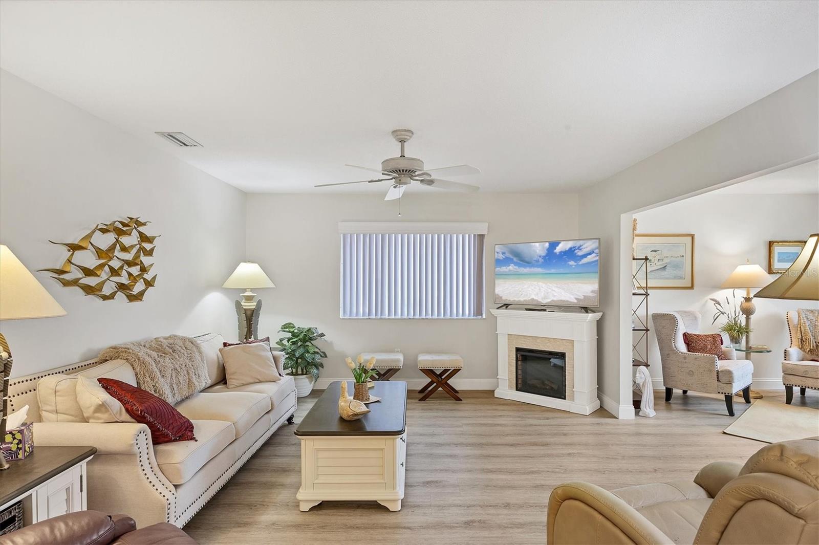 Image 9 of 51 For 3941 Glen Oaks Drive E 32