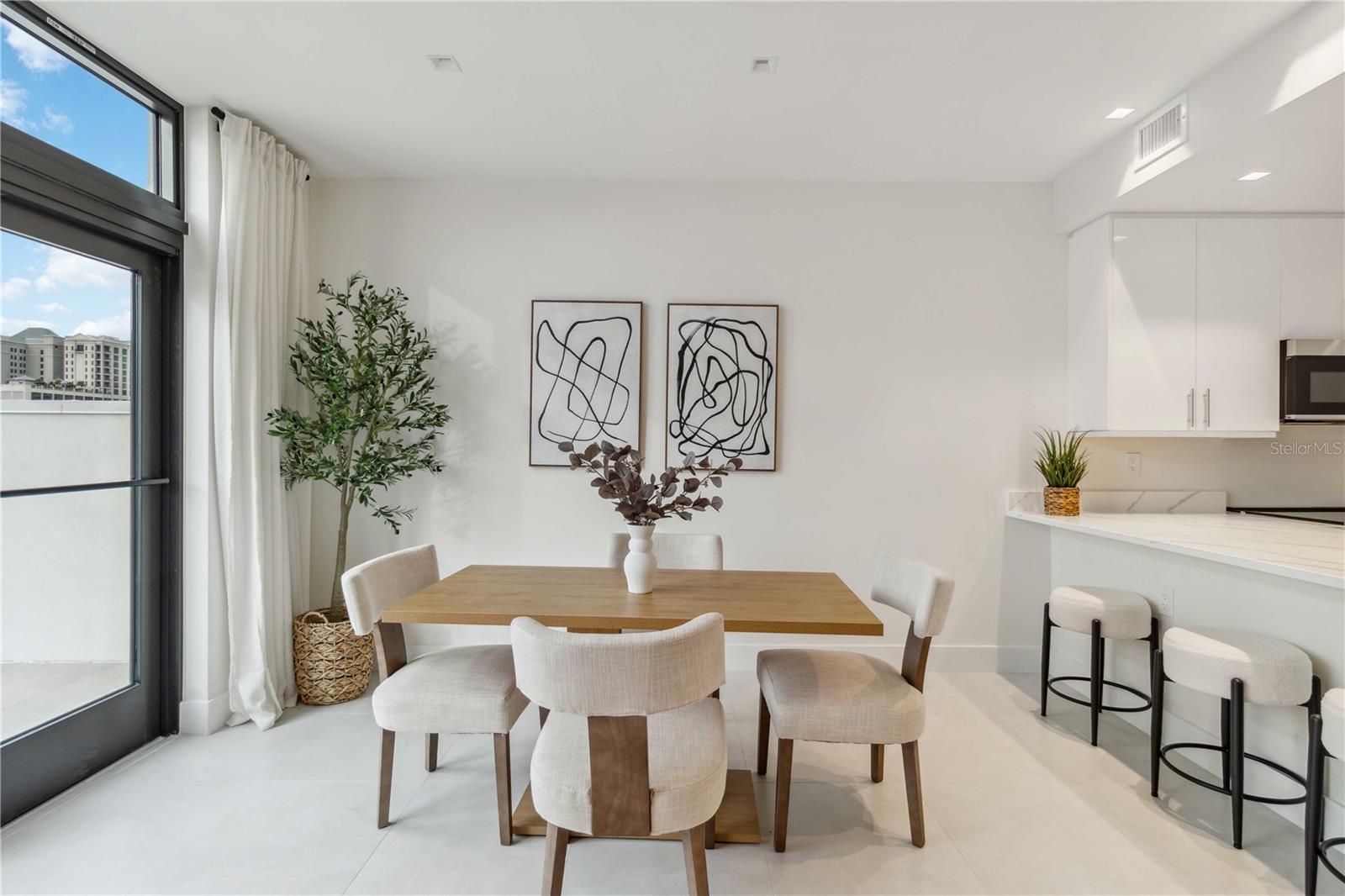 Image 11 of 31 For 1558 4th Street 402
