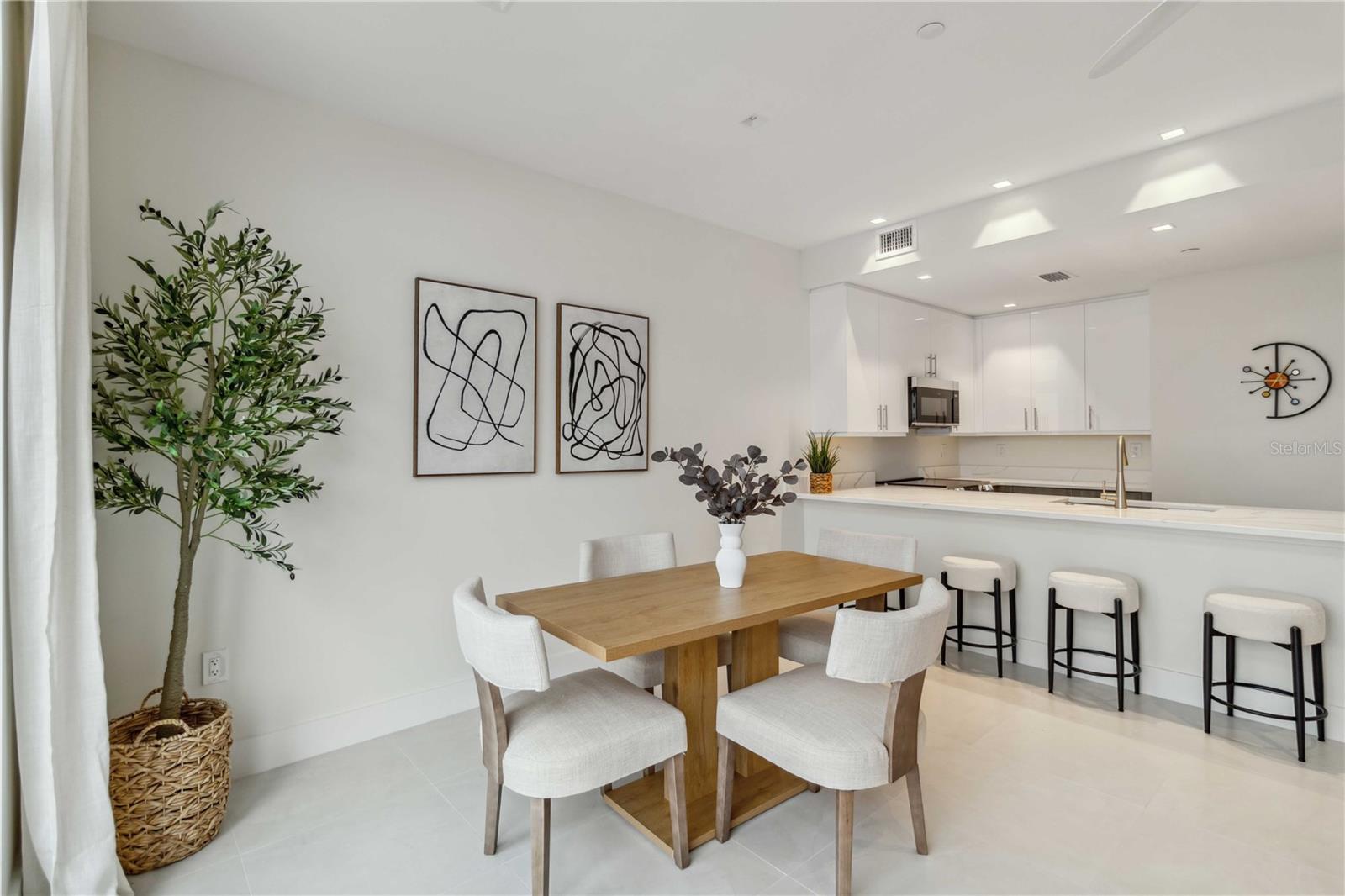 Image 12 of 31 For 1558 4th Street 402