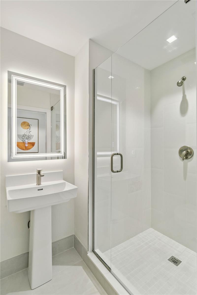 Image 18 of 31 For 1558 4th Street 402