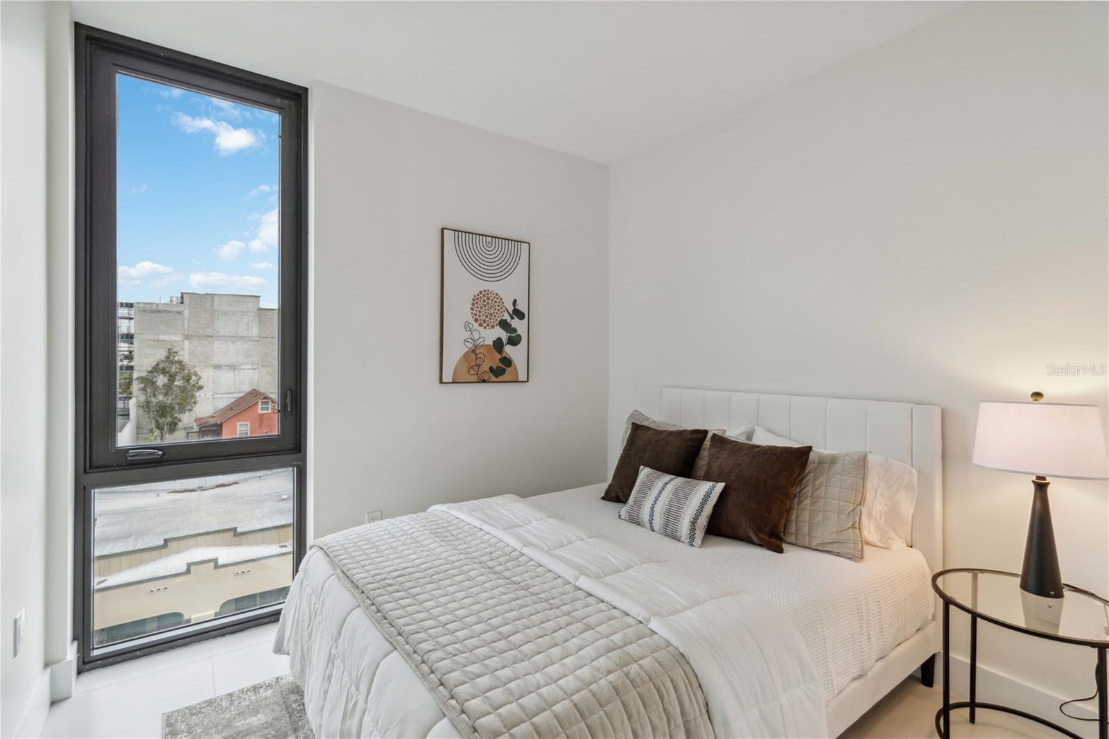 Image 21 of 31 For 1558 4th Street 402