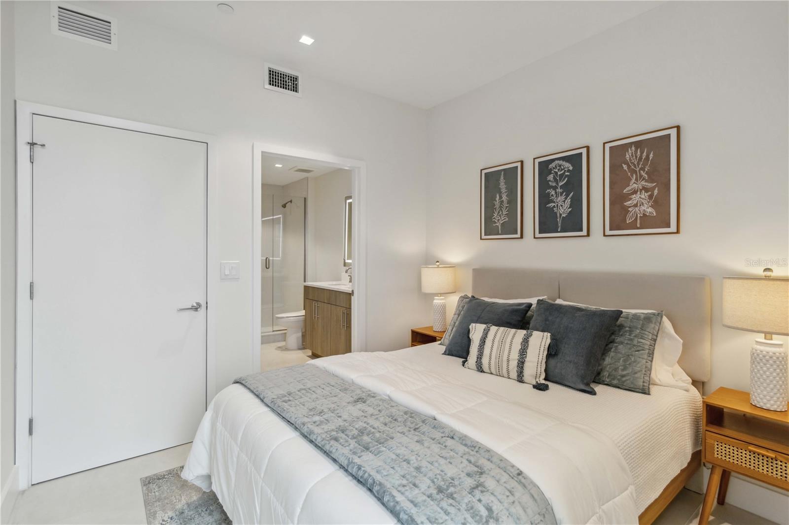 Image 24 of 31 For 1558 4th Street 402