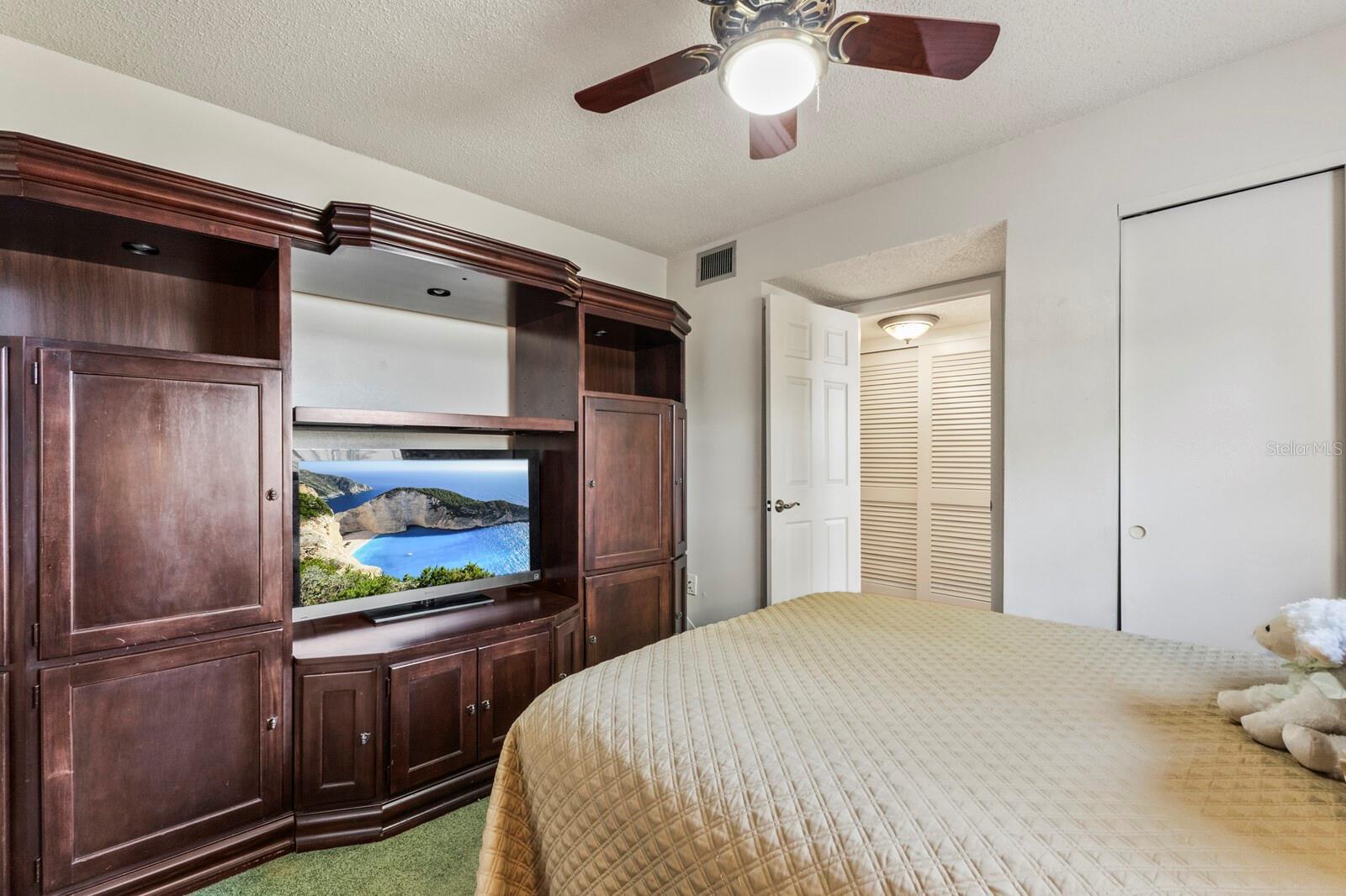 Image 19 of 35 For 4015 Lake Bayshore Drive 108