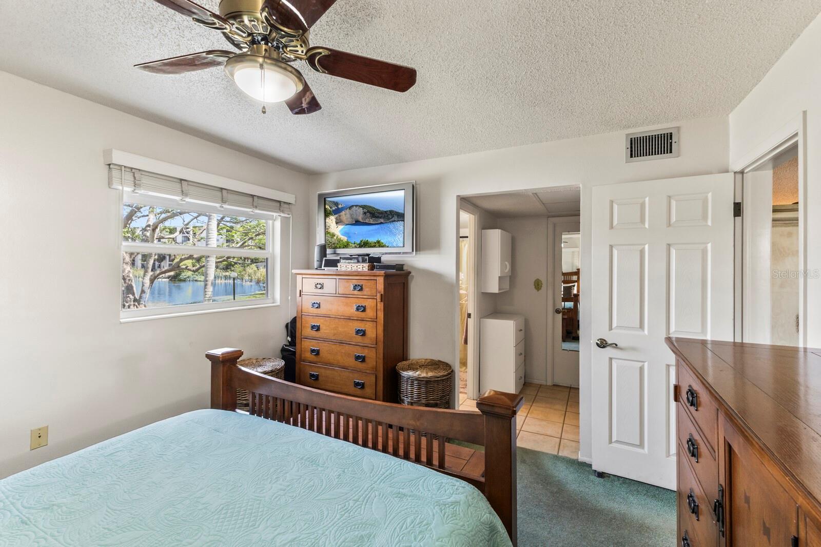 Image 22 of 35 For 4015 Lake Bayshore Drive 108
