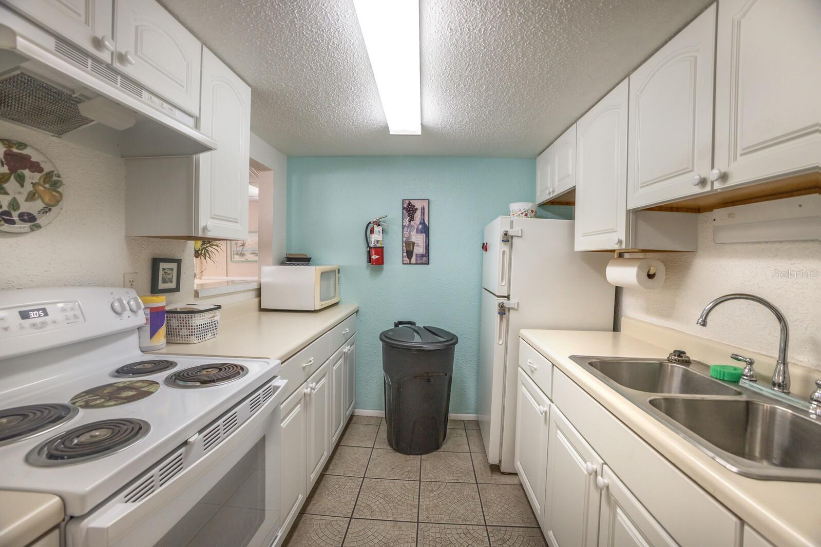 Image 31 of 35 For 4015 Lake Bayshore Drive 108