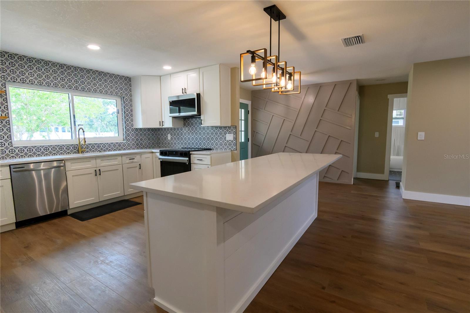 Image 19 of 80 For 8808 44th Avenue Drive W