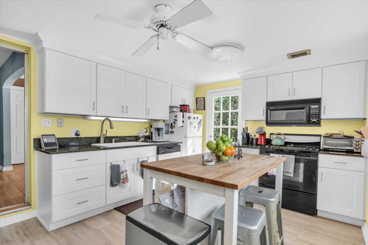 Image 15 of 32 For 5012 Eastchester Drive