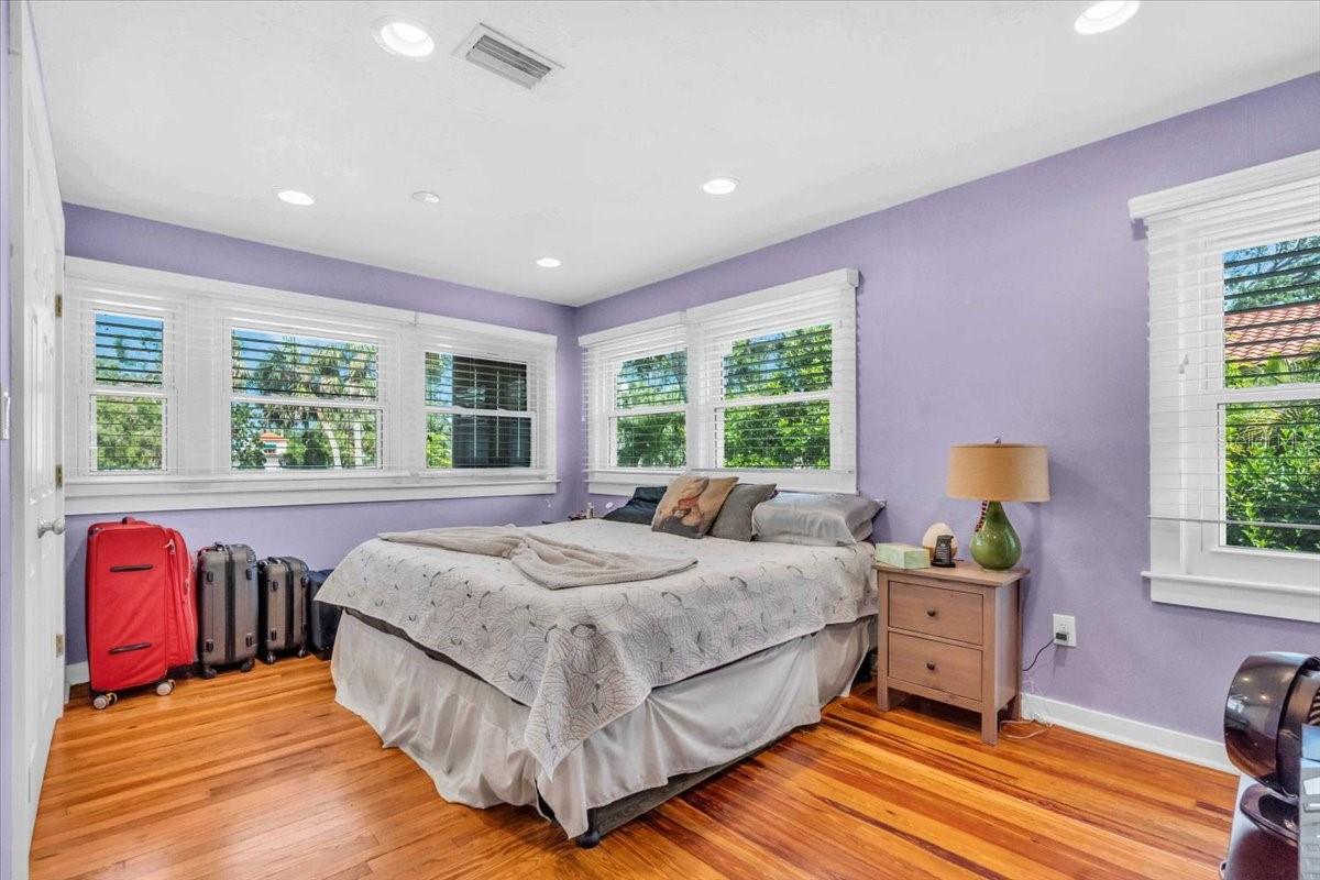 Image 17 of 32 For 5012 Eastchester Drive