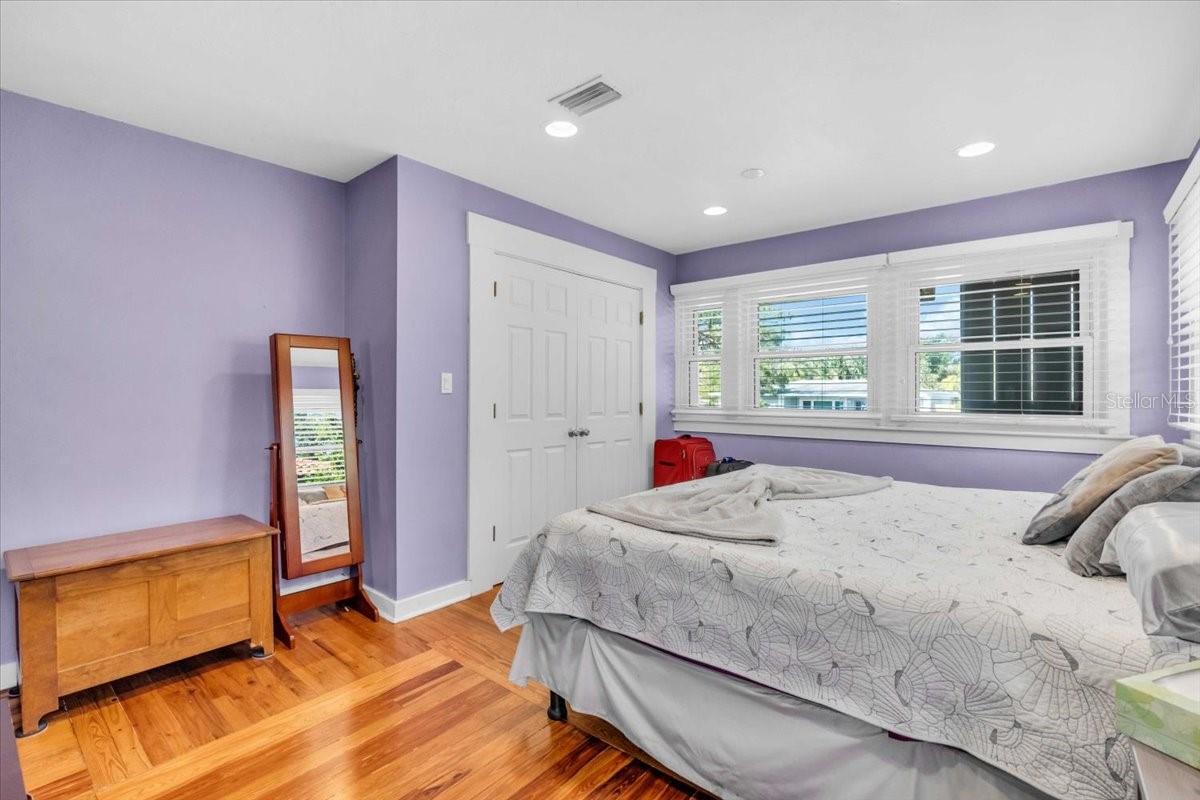 Image 19 of 32 For 5012 Eastchester Drive